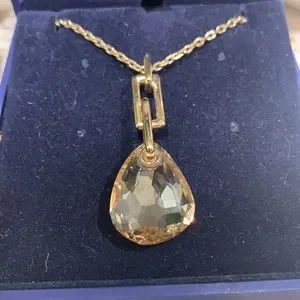 SWAROVSKI ピアス Parallele Desert Glow Swarovski Parallele Desert Glow Mini Pendant 928365 : Amazon.com